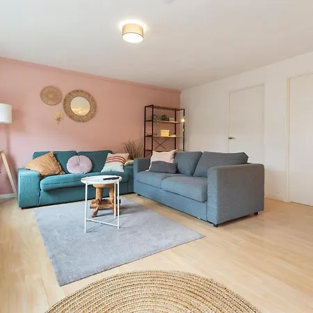 Spacious Family زاندفورت